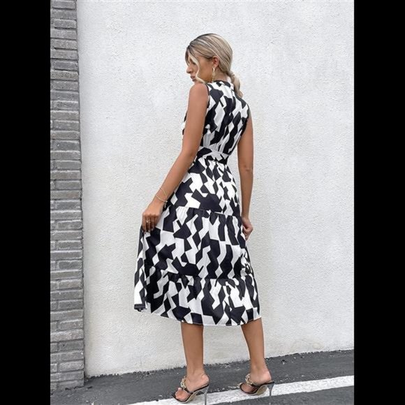 Women's V Neck Sleeveless High Rise A-Line Dress - Picture 6 of 14